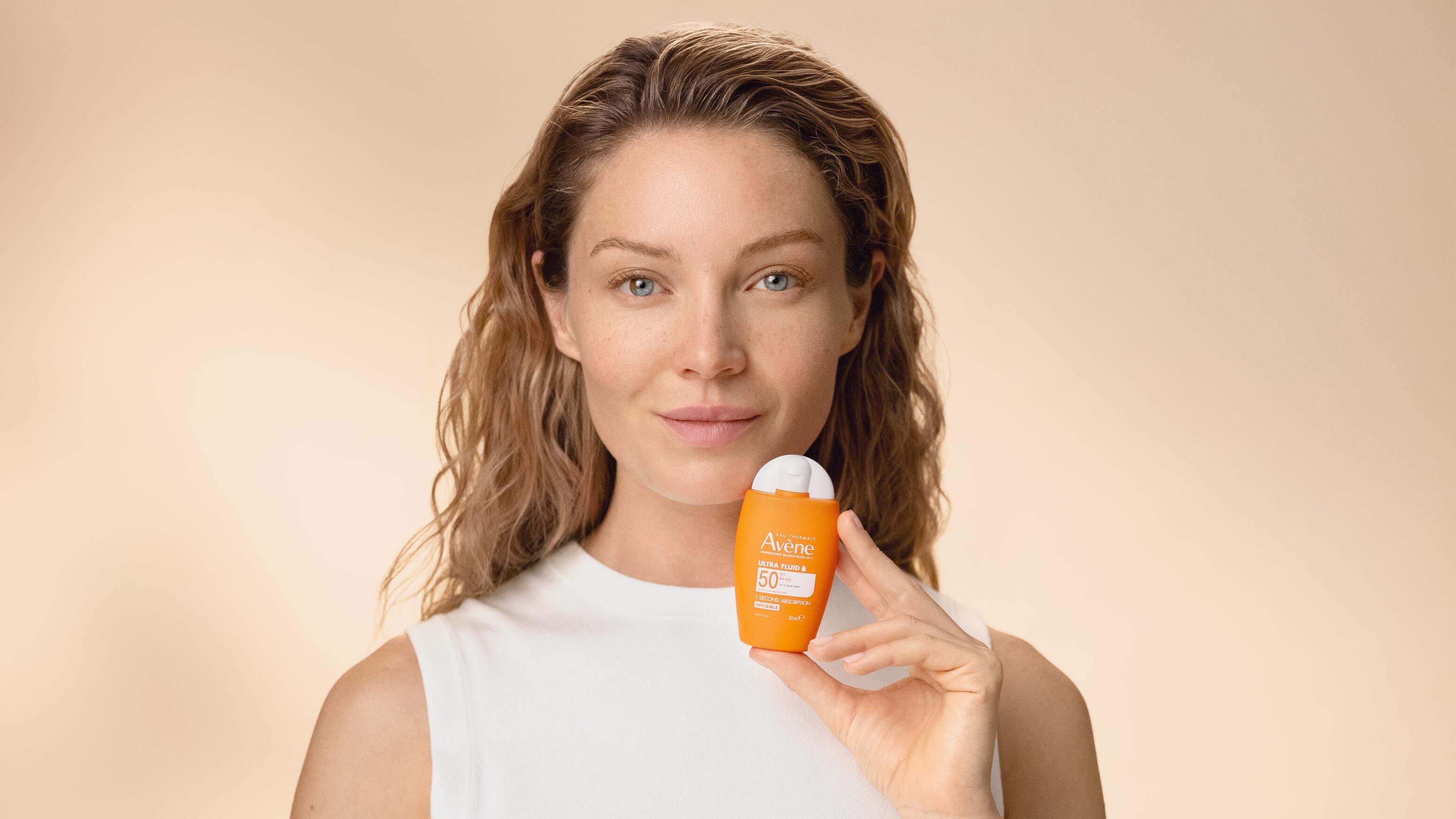 av_suncare_ultra_fluid_spf50_melissa_product attitude_16x9_3282770392654_2